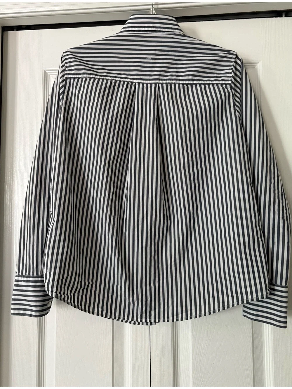 Banana Republic Gray & White Striped Long-Sleeve Dress Shirt